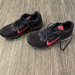 NWOB Nike Women’s Zoom Winflo 5, size 6.5